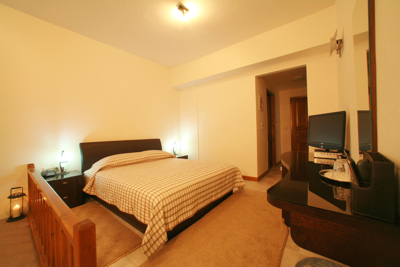 Arhontiko Parnona Hotel Karyes ภายนอก รูปภาพ