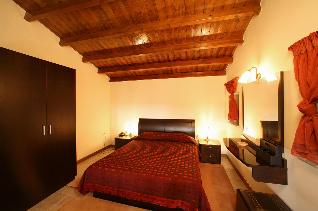 Arhontiko Parnona Hotel Karyes ห้อง รูปภาพ